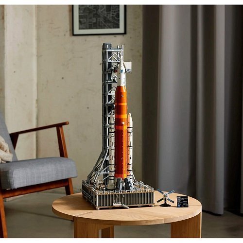 Блоковый конструктор LEGO Icons Система космического запуска НАСА Артемида (10341)  Фото №10