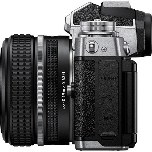 Бездзеркальний фотоапарат Nikon Z fc Body (VOA090AE)  Фото №6