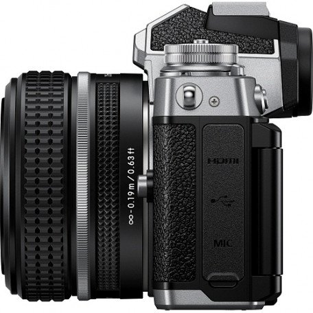 Бездзеркальний фотоапарат Nikon Z fc Body (VOA090AE)  Фото №6