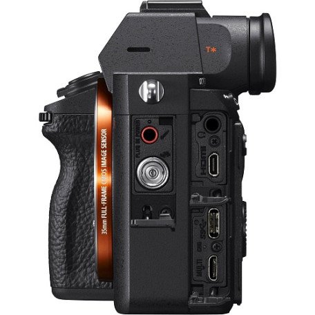 Бездзеркальний фотоапарат Sony Alpha A7R III body (ILCE7RM3)  Фото №2