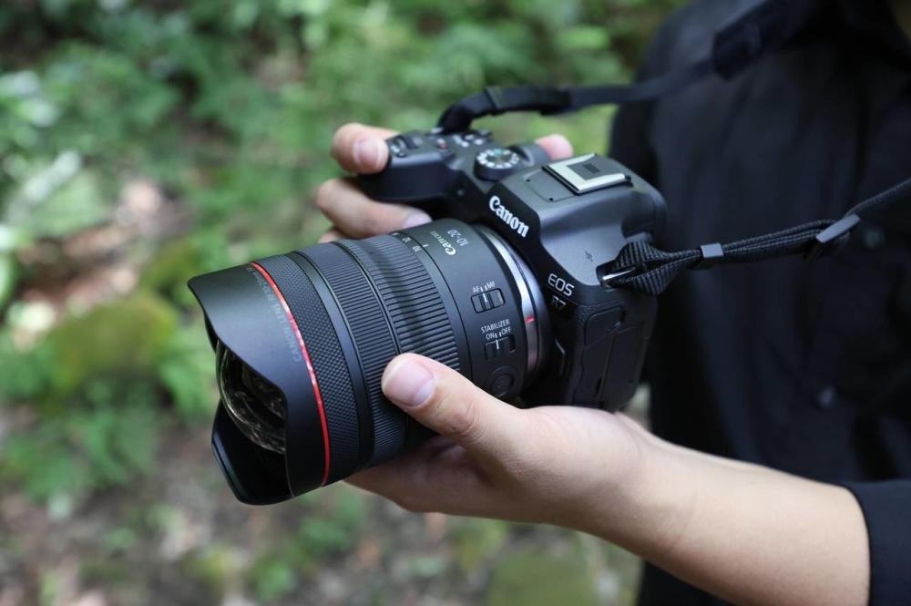 Широкоугольный объектив Canon RF 10-20mm f/4 L IS STM (6182C005)  Фото №2