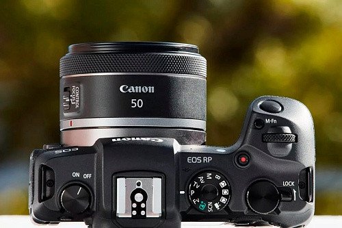 Стандартный объектив Canon RF 50mm f/1.8 STM (4515C005)  Фото №8