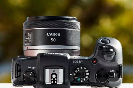 Стандартный объектив Canon RF 50mm f/1.8 STM (4515C005)  Фото №8