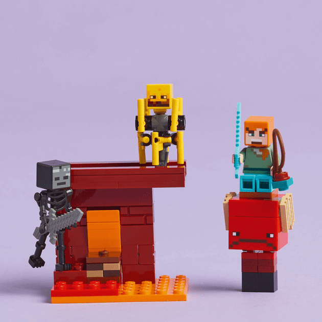 Блоковый конструктор LEGO Minecraft Битва со скамьей в Незере (21266)  Фото №1