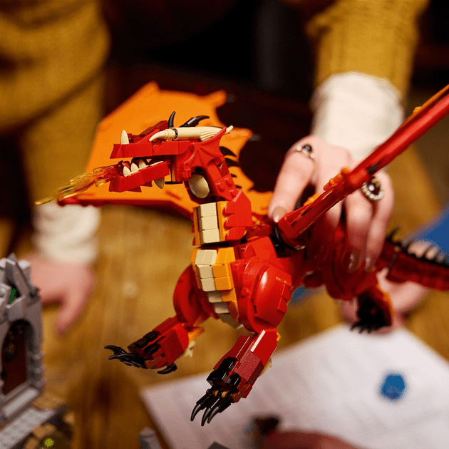 Блочный конструктор LEGO Ideas Подземелья и драконы: Сказка Красного Дракона (21348)  Фото №5
