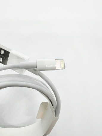 Кабель Lightning Apple Lightning to USB Cable 1m (MD818)  Фото №1