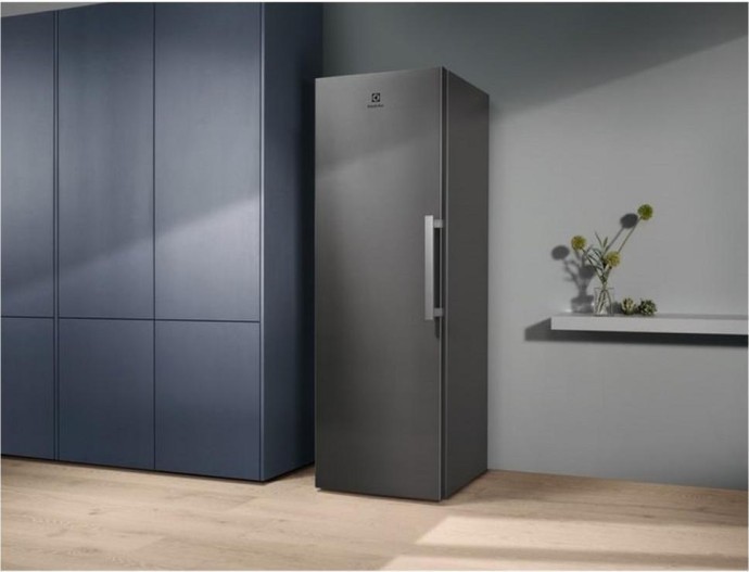Морозильная камера Electrolux RUT7ME28X2  Фото №1