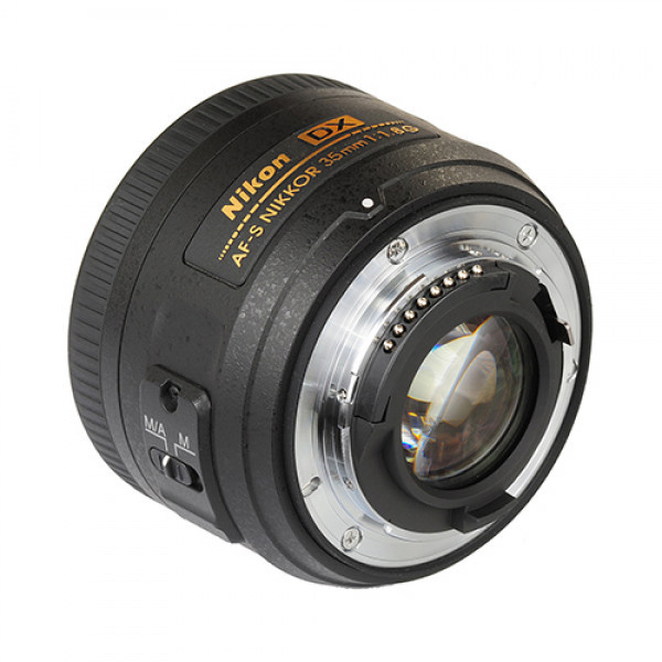 Стандартный объектив Nikon AF-S DX Nikkor 35mm f/1,8G (JAA132DA)  Фото №3