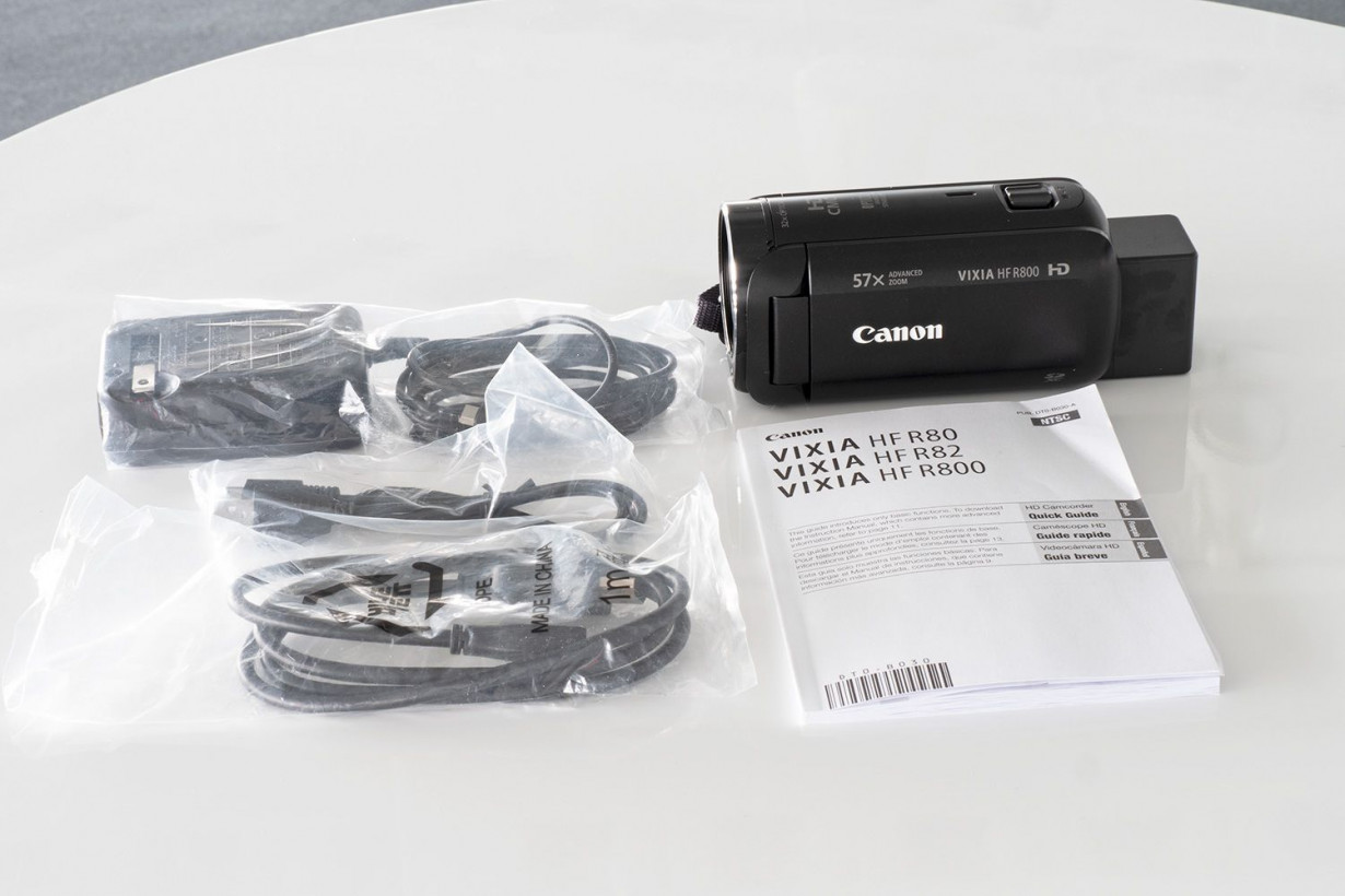 Видеокамера Canon Vixia HF R800  Фото №0