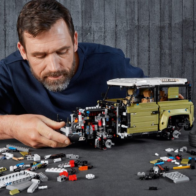 Авто-конструктор LEGO TECHNIC Land Rover Defender (42110)  Фото №7